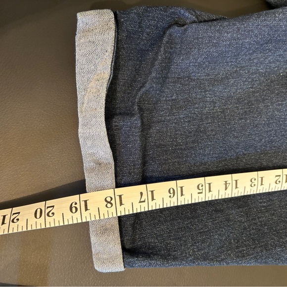 D. Jeans Bermuda Shorts - Picture 4 of 4